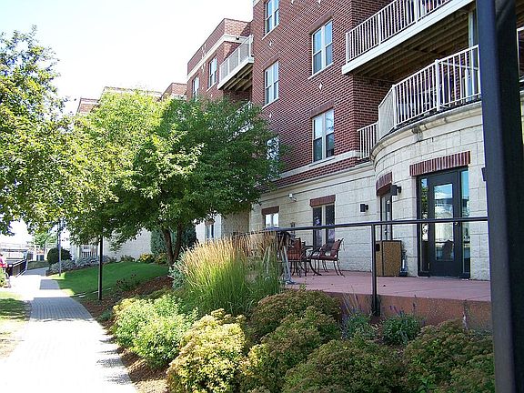 5th image of 118 S Washington St Ste B110