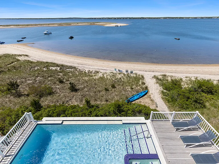 708 Dune Rd — Photo 21