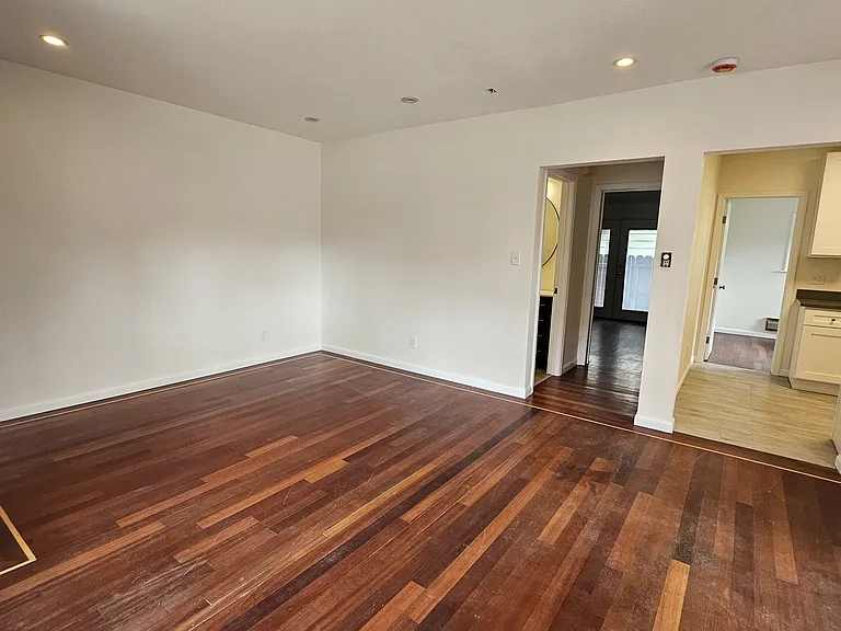 1001 Santa Clara Ave #A — Photo 4