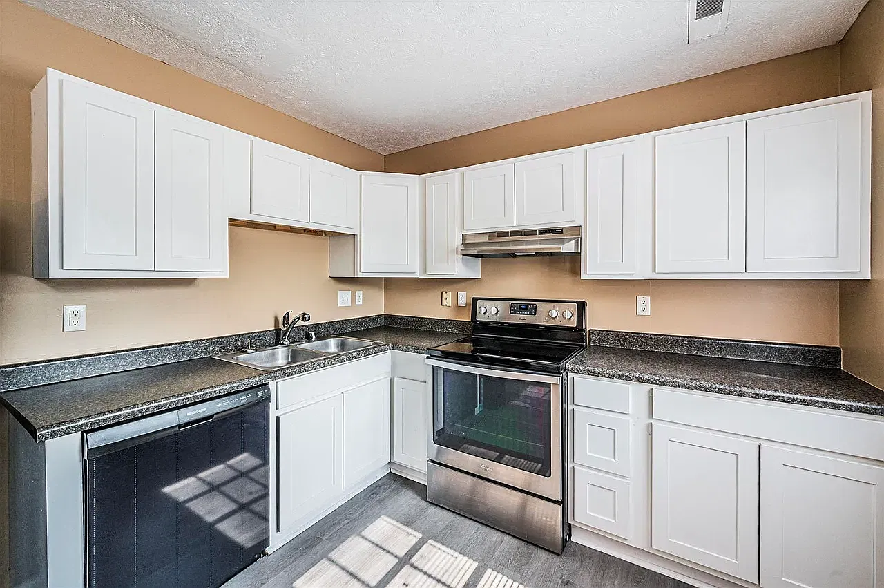 2 bed, 2.5 bath, 900 sqft, $950 — Photo 2