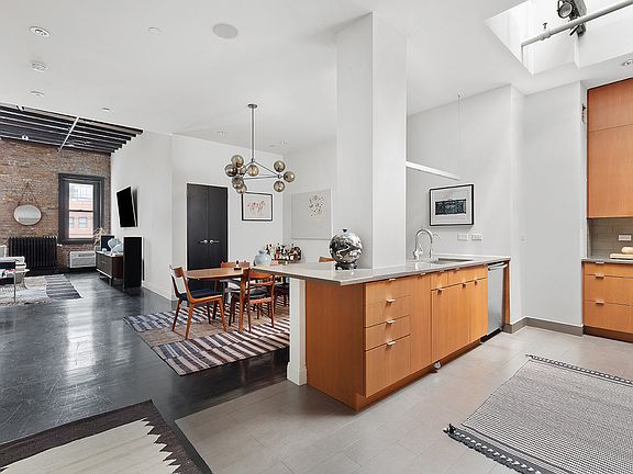 2nd image of 135 W 17th St APT 6C