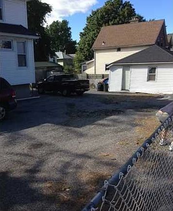 5th image of 1053 Forest Ave