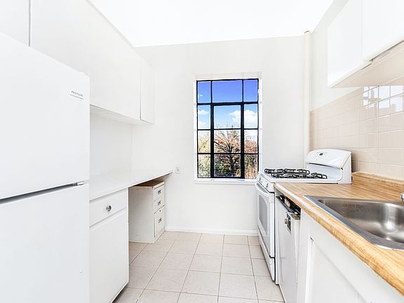 3rd image of 3001 Henry Hudson Pkwy APT 4J
