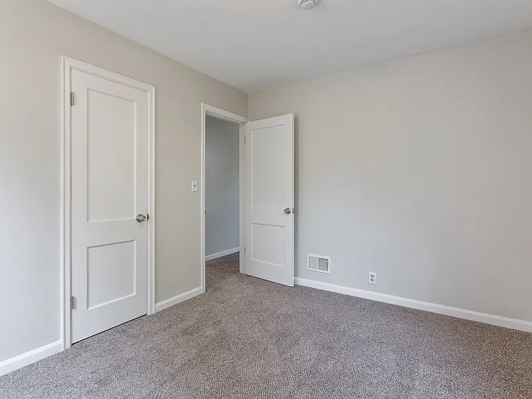 2602 Madison St — Photo 6
