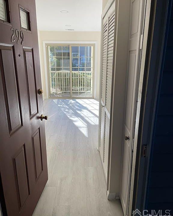 1st image of 299 Cozzens Ct