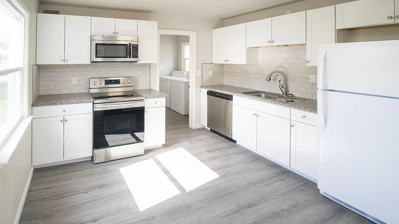 2 bed, 940 sqft, $1,800 — Photo 2