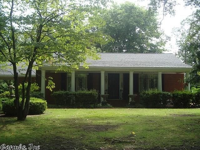 1st image of 707 S Edmonds Ave