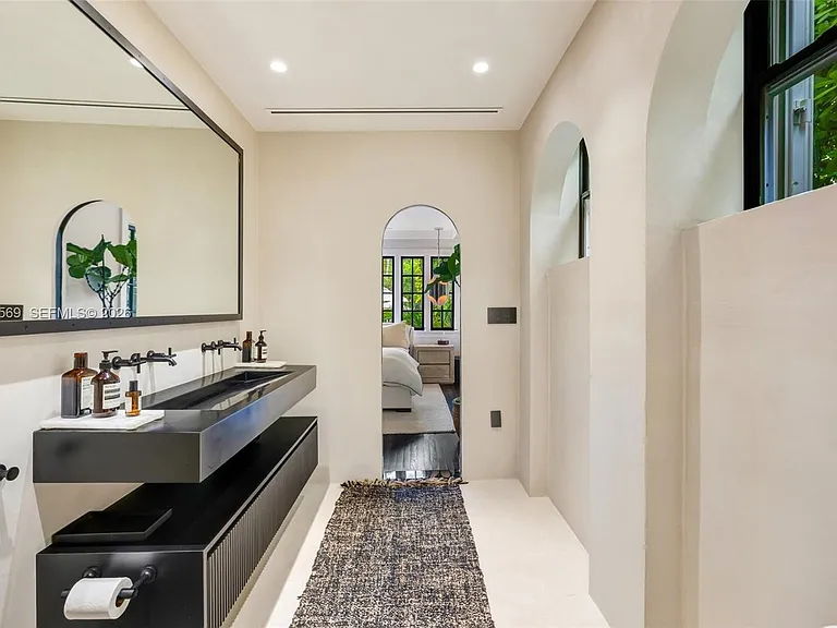 1225 Alhambra Cir — Photo 21