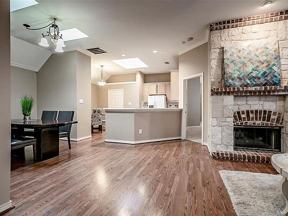 2nd image of 3072 Sawtooth Dr