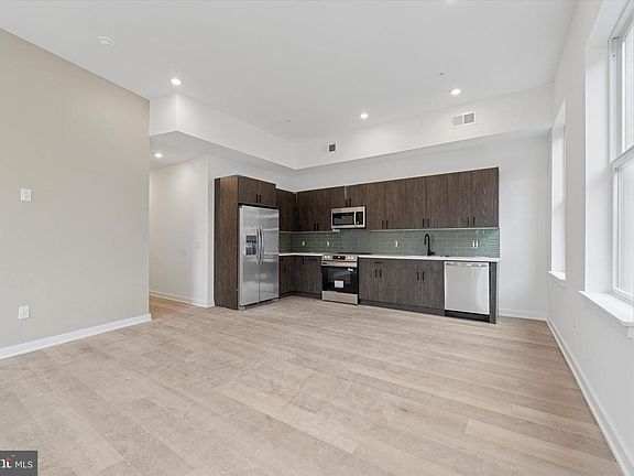 4th image of 1500 Frankford Ave #301