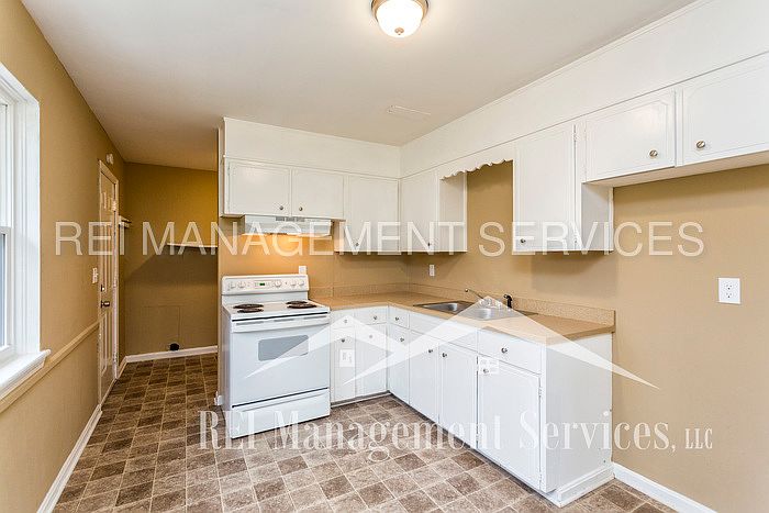 2nd image of 336 Argonne Dr