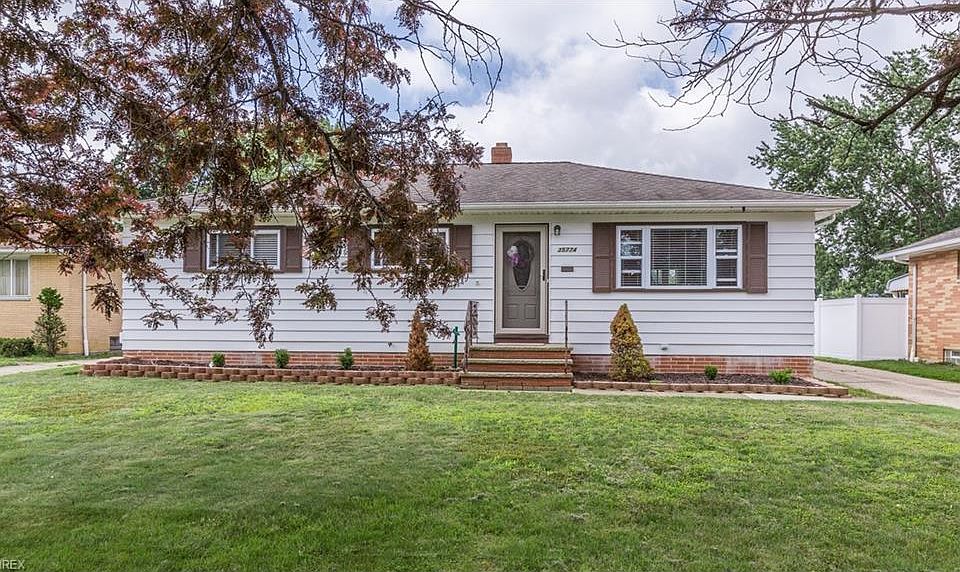 1st image of 35774 Glen Dr
