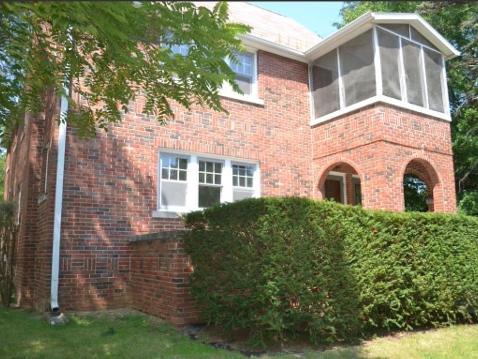 1st image of 424 S Hawthorne Dr