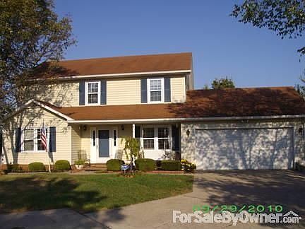 Front of house.
						:
						House in a quiet cul-de-sac, landscaping is updated every year.
