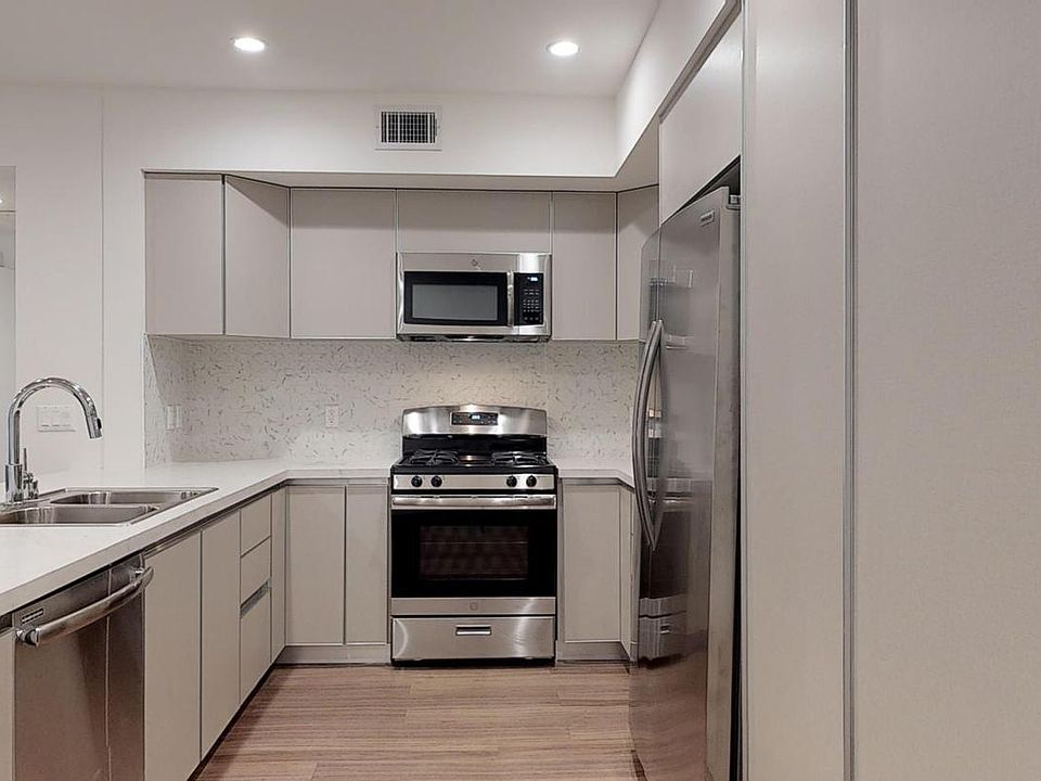 1st image of 1439 Armacost Ave APT 202
