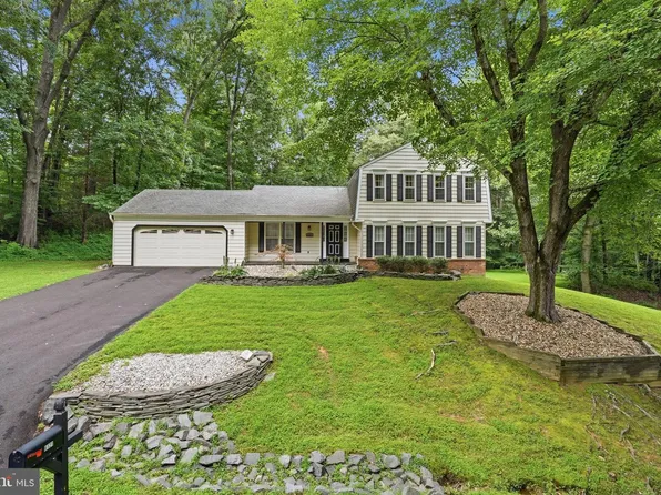 6121 Queens Brigade Ct, Fairfax, VA 22030