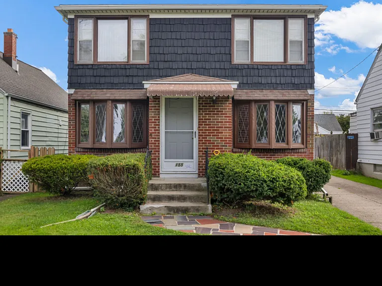 Fairfield Ave — Photo 1