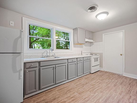 4th image of 2401 Coles St