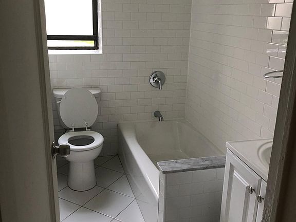 2nd image of 300 Hayward Ave APT 1P