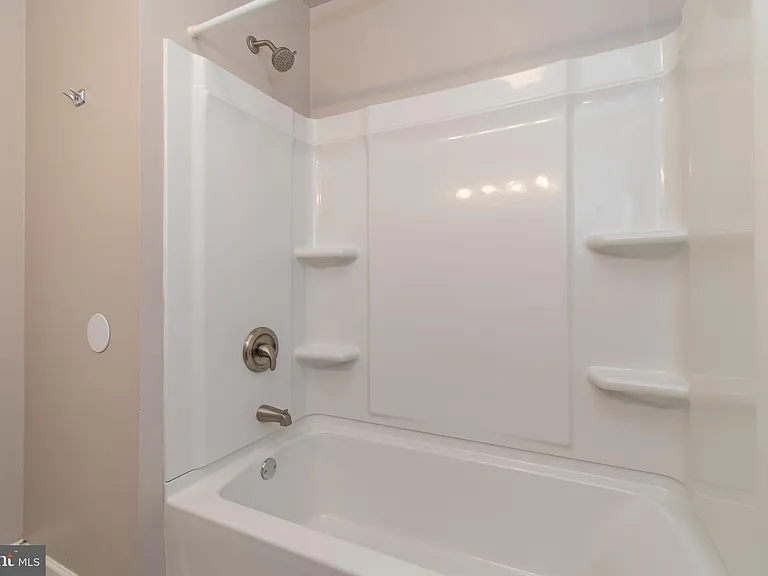 1635 Fontain St — Photo 27
