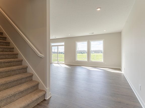 4th image of 4689 Chelmsford Dr