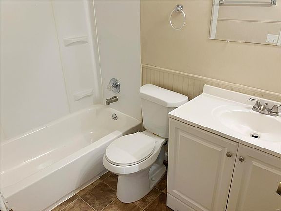4th image of 4015 Meadowland Dr