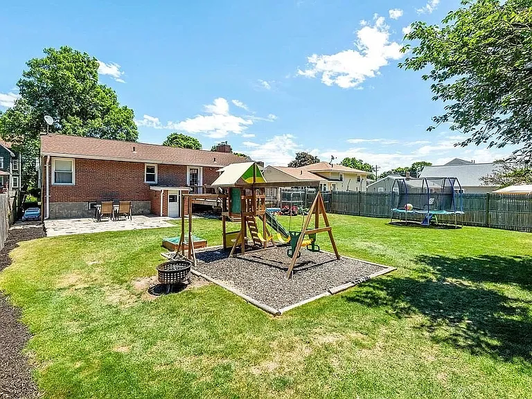 22 Alvarado Ave — Photo 21