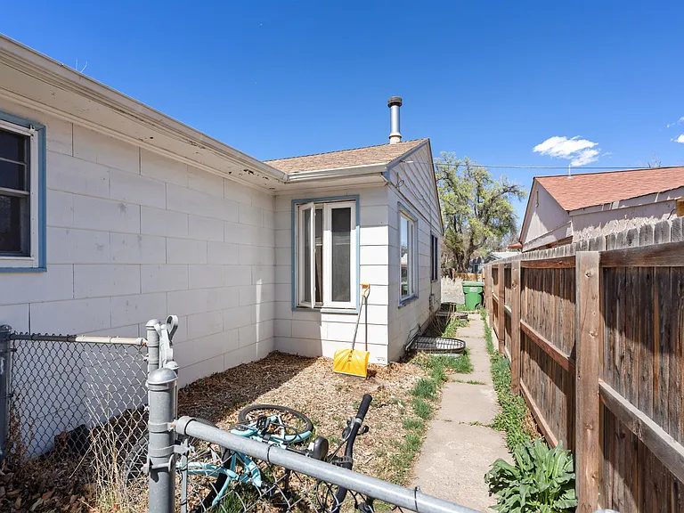 821 W Mulberry St — Photo 21