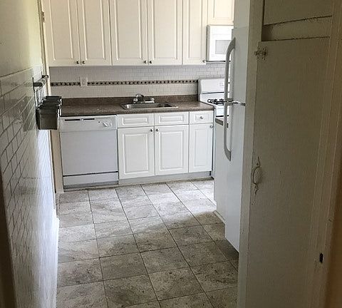 5th image of 626 Larchmont Acres APT A