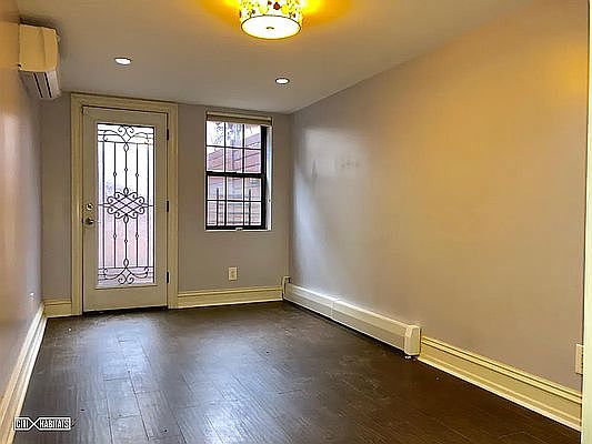 5th image of 326 Quincy St APT 1
