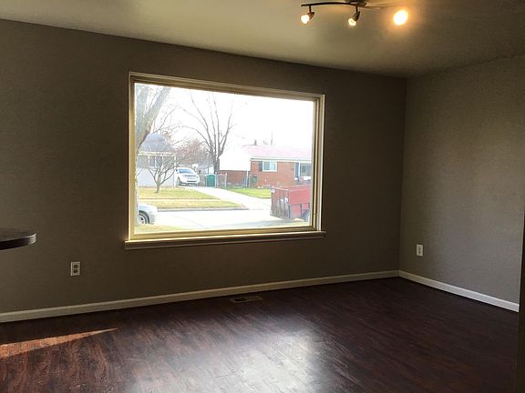 4th image of 9458 Chamberlain St