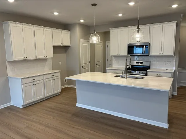 3 bed, 2052 sqft, $3,600 — Photo 1