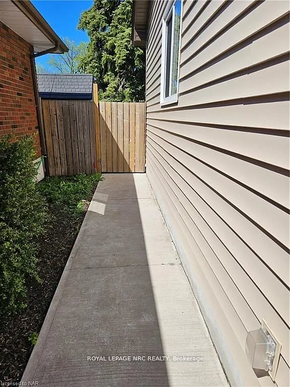 Building Photo - 5 Kilbourne Cres