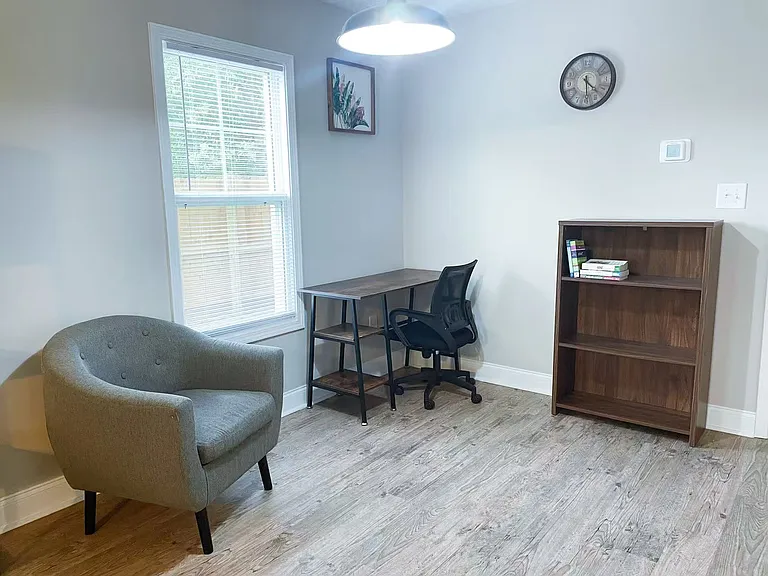 Fleetwood Dr — Photo 8
