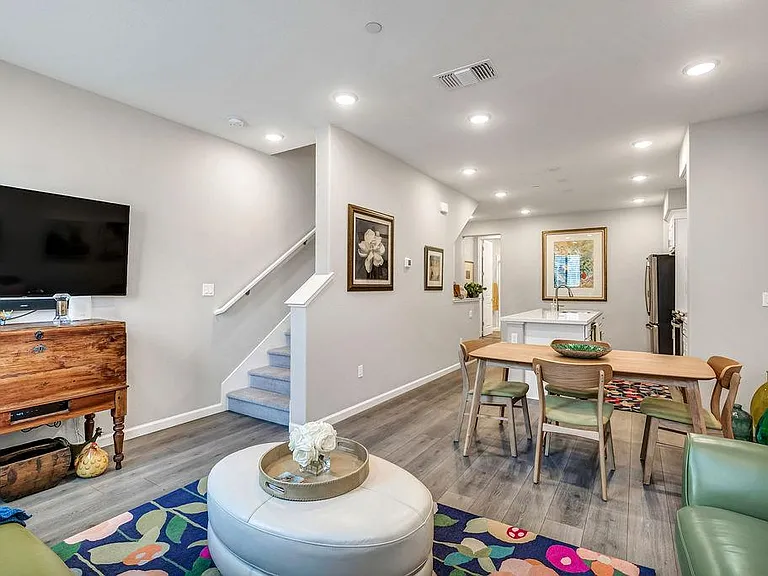 327 Pear Tree Ter #B — Photo 16