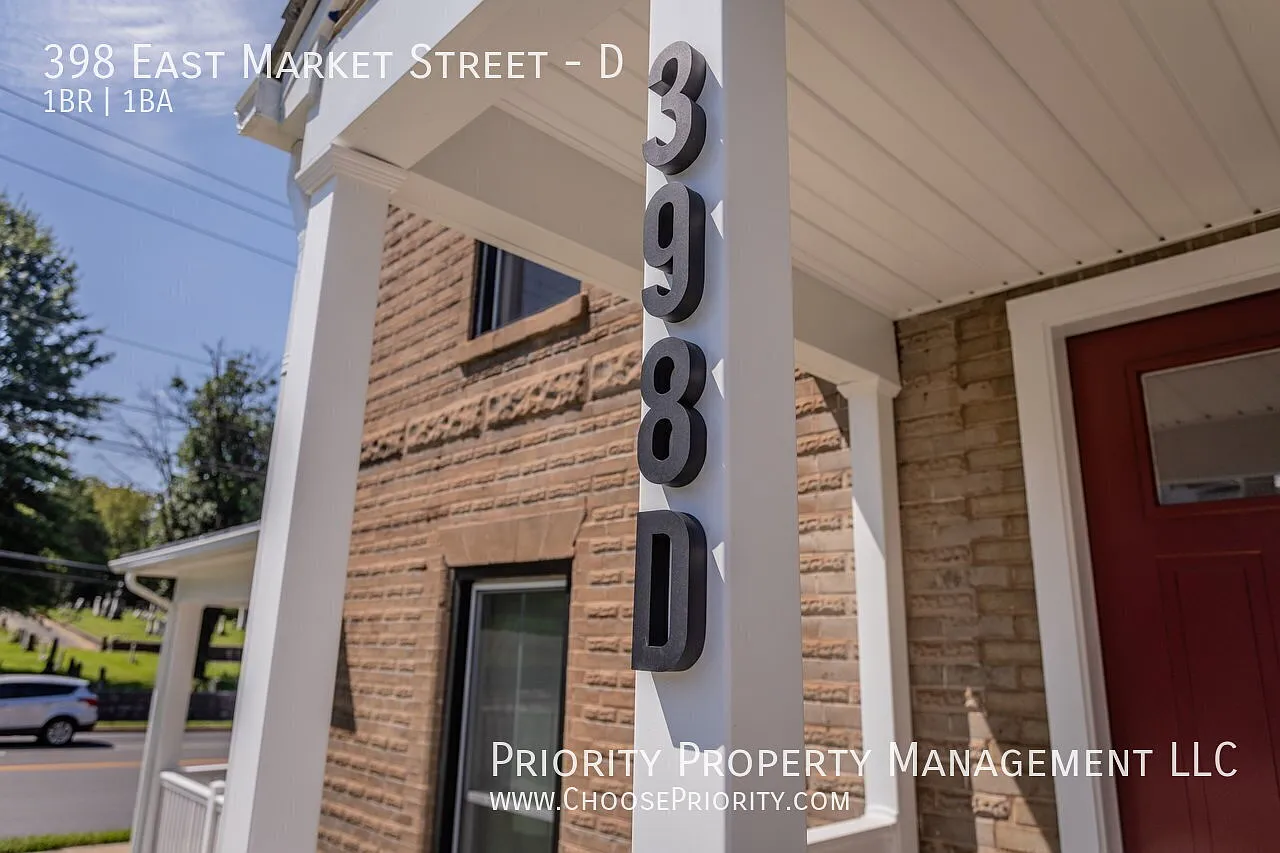 Amazing Remodeled 1BA 1BA Custom Apartment, Harrisonburg — Photo 3