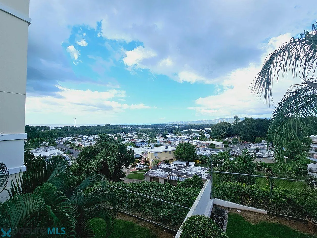 Las Colinas (Condominio) — Photo 2