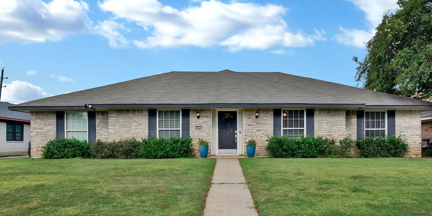 3 bed, 2195 sqft, $2,300 — Photo 1