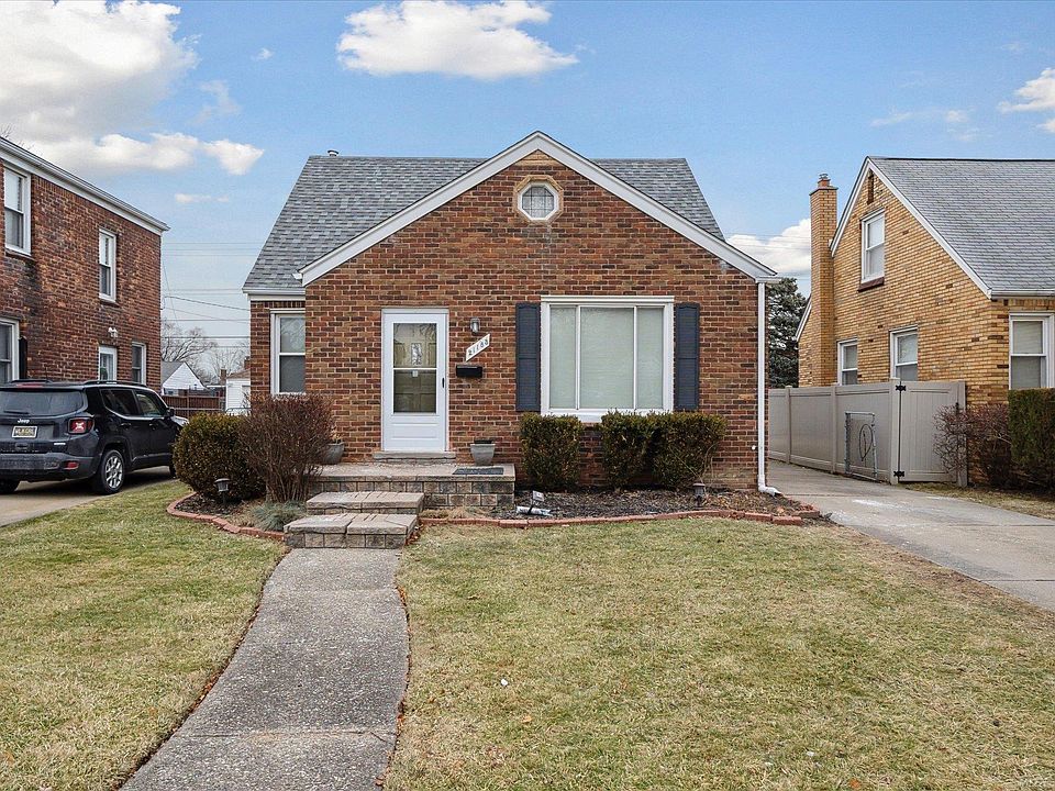 1st image of 21183 Country Club Dr
