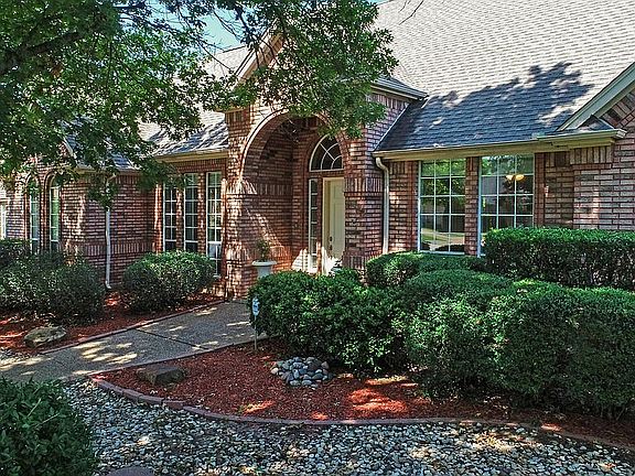 2nd image of 901 Hidden Meadow Ct