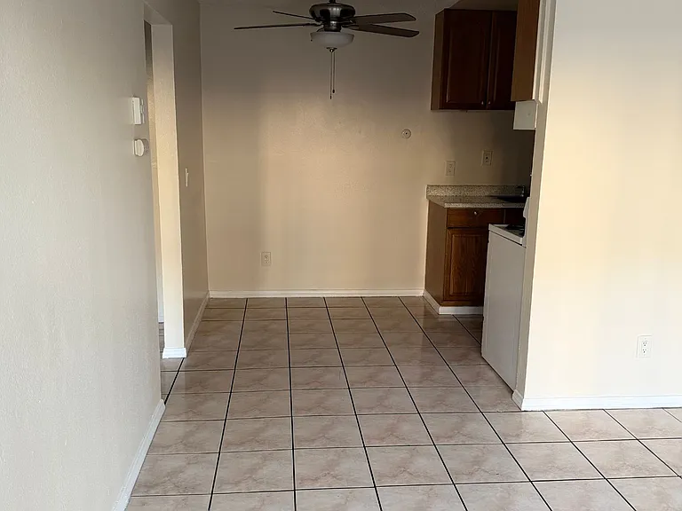 1937 L Ave #17 — Photo 2