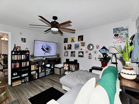 5th image of 528 South St