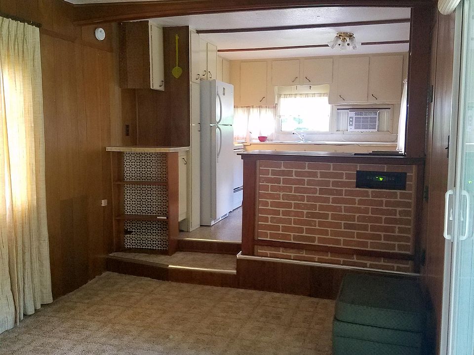 2nd image of 200 Oakcrest Dr