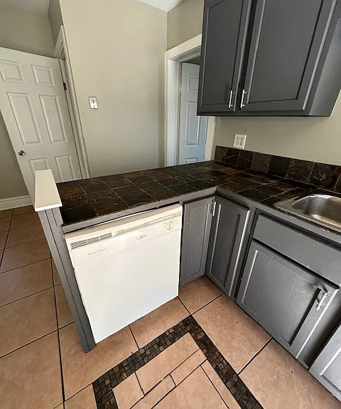 310 W Scott St #A — Photo 19