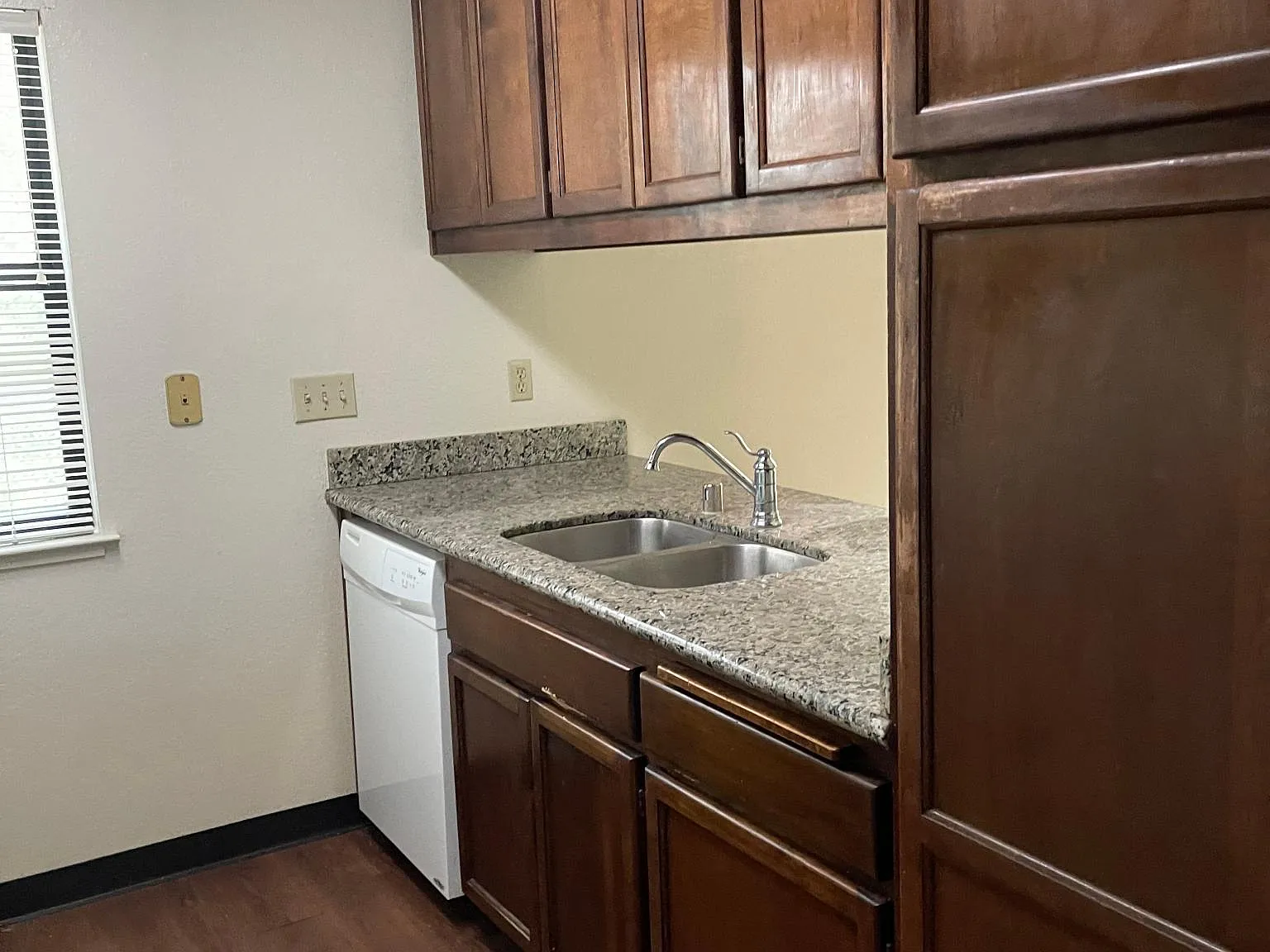 225 Carrillo St — Photo 1