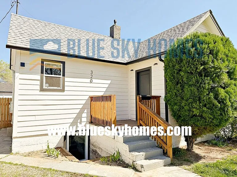 320 S Chestnut St — Photo 1