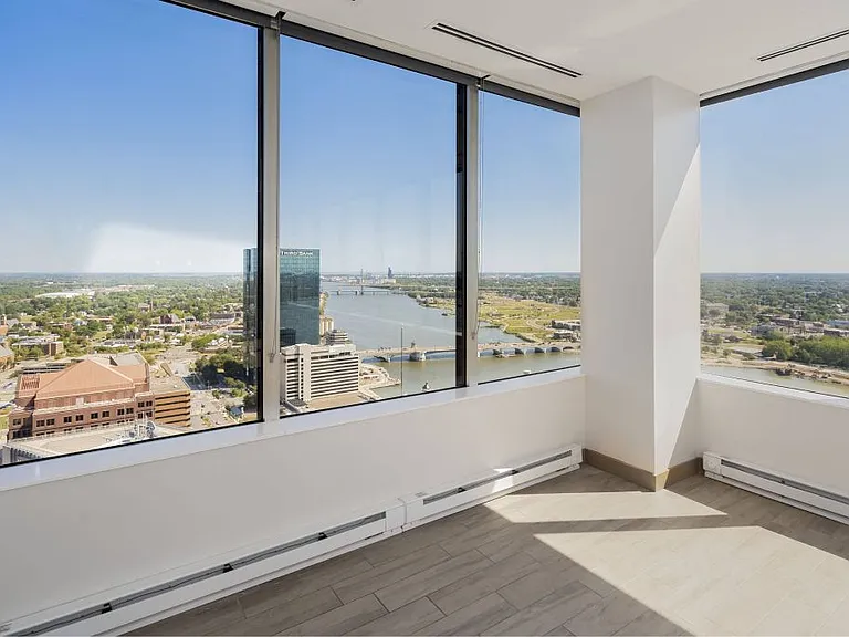 Tower on the Maumee and Ferrara Flats — Photo 8
