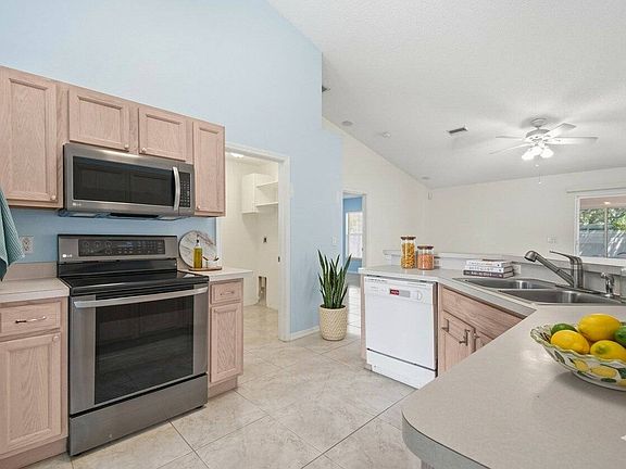 4th image of 6 Ripple Pl