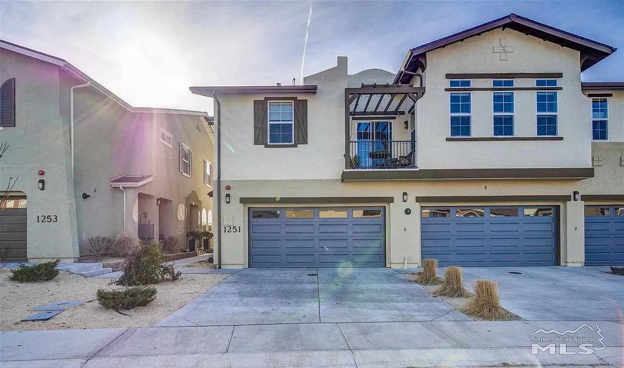 3 bed, 2.5 bath, 1832 sqft, $2,400 — Photo 1