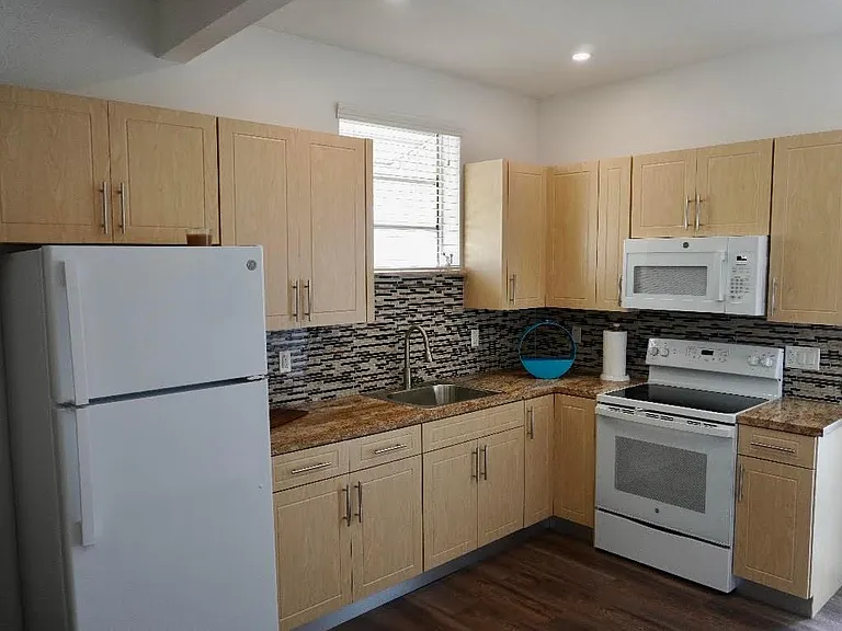 61 NW 38th Ct — Photo 3